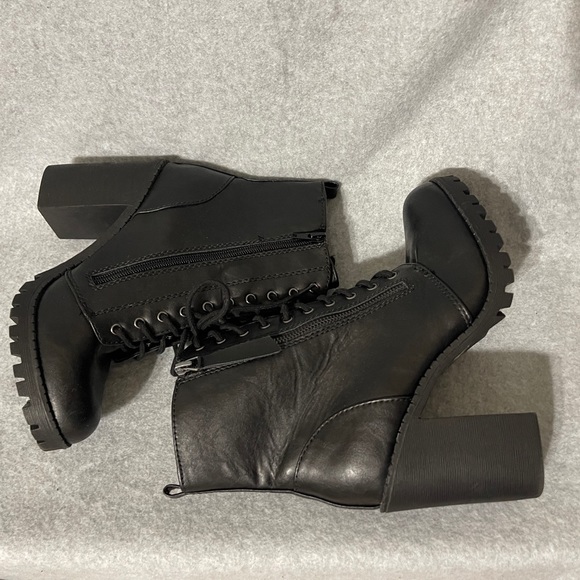 SODA CHUNKY HIGH HEEL COMBAT / ARMY / RIDING ANKLE BOOTS LADIES SIZE 8 - Picture 3 of 8